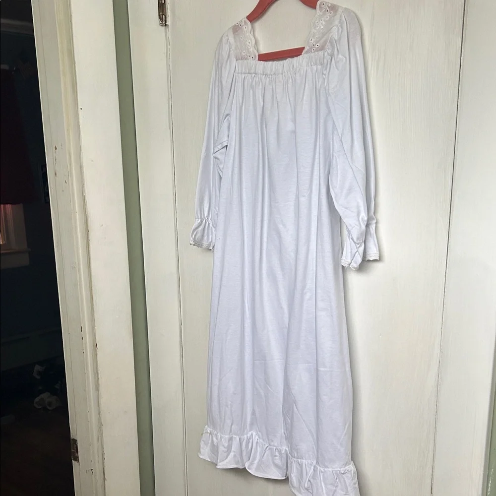 Charming White Kids Nightgown - Picture 2 of 5